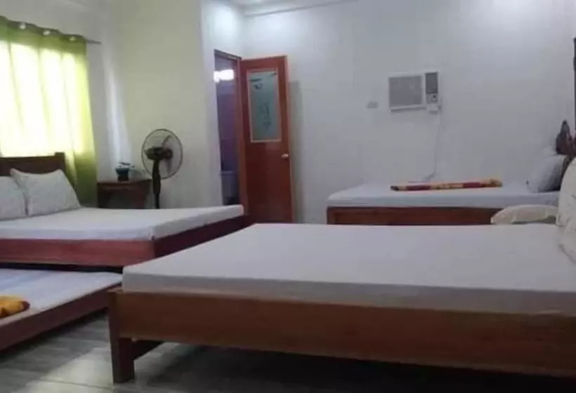 Hotelli Megi Beach House