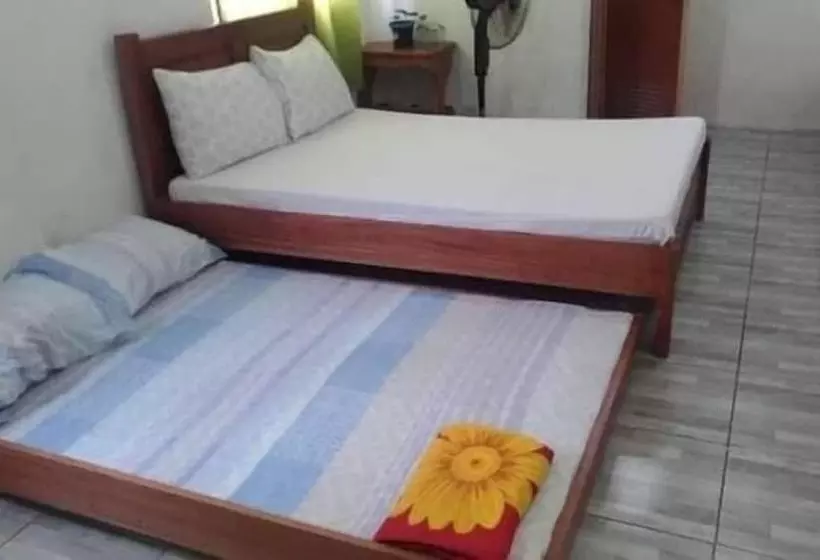 Hotelli Megi Beach House