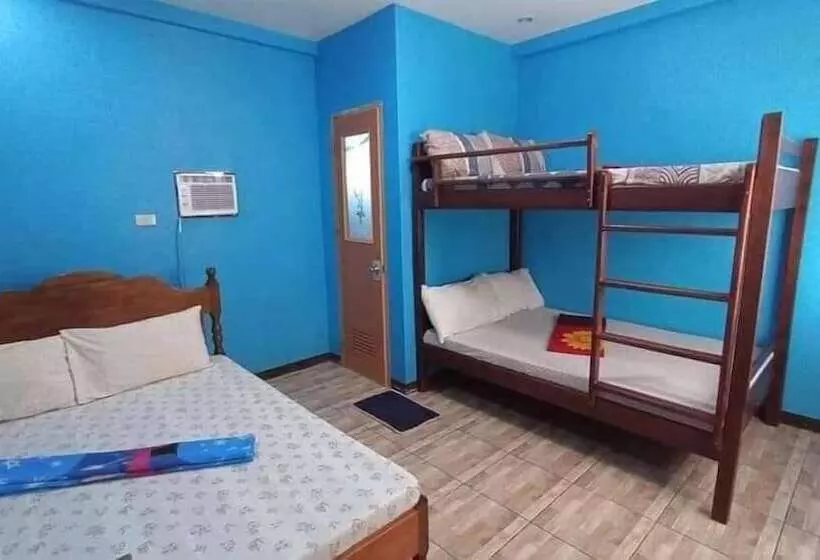 Hotelli Megi Beach House