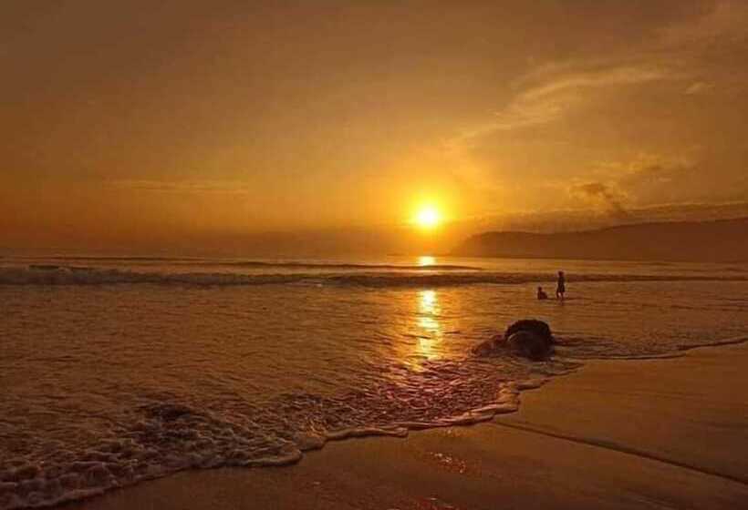 Hotel Megi Beach House