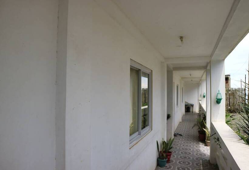 Hotel Megi Beach House