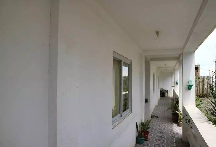 Hotelli Megi Beach House