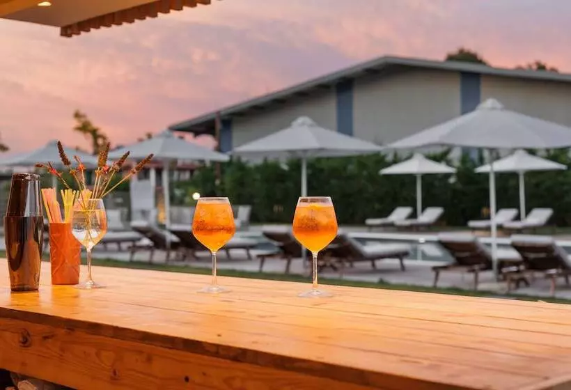 هتل V Luxury Suites