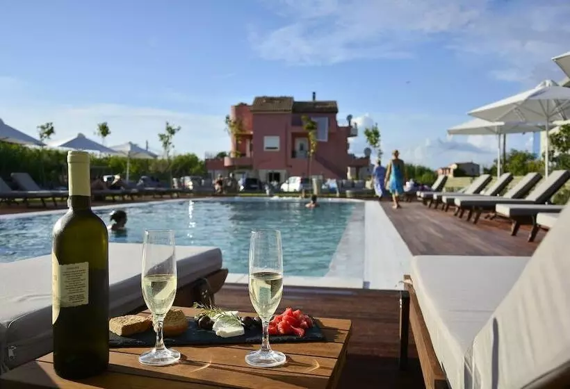 هتل V Luxury Suites