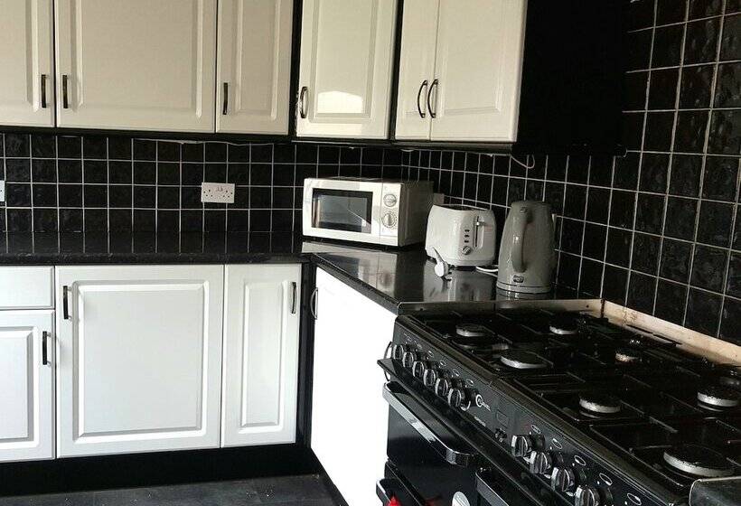 پانسیون Hollinside Road