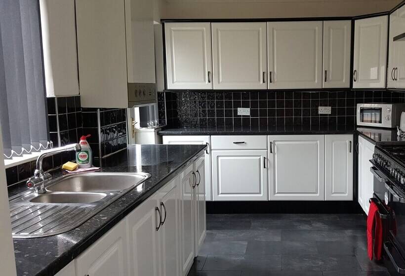 پانسیون Hollinside Road