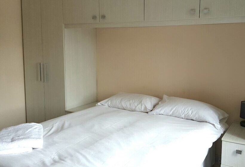 پانسیون Hollinside Road