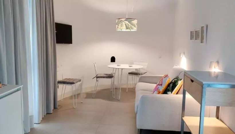 Apartamentos Y Estudios Céntricos Conil Home Suite