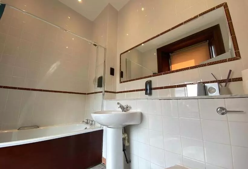 هتل No6 West Coates