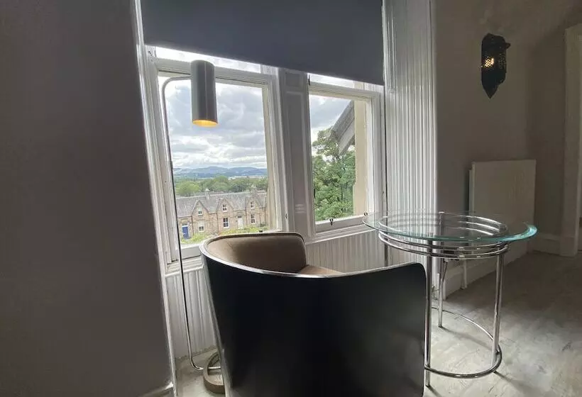 هتل No6 West Coates