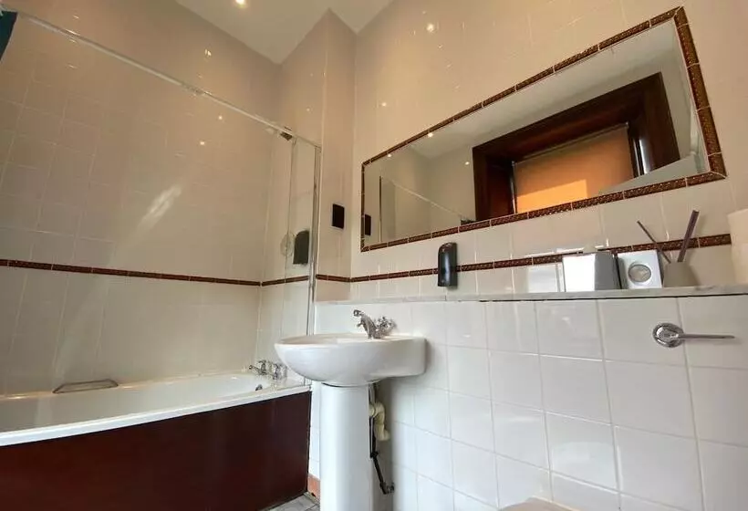 هتل No6 West Coates