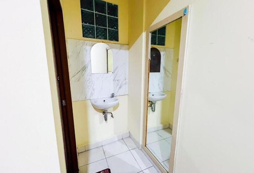 Отель Taisir Residence Near Palmerah Mitra Reddoorz