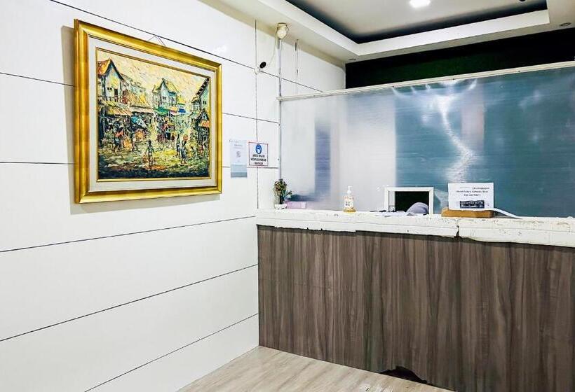 Отель Taisir Residence Near Palmerah Mitra Reddoorz