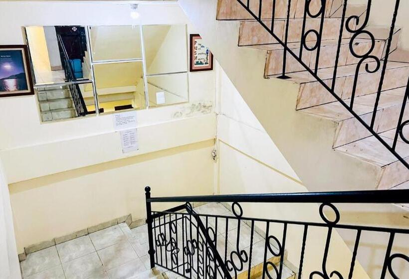 Отель Taisir Residence Near Palmerah Mitra Reddoorz