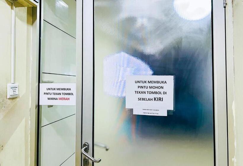 Отель Taisir Residence Near Palmerah Mitra Reddoorz