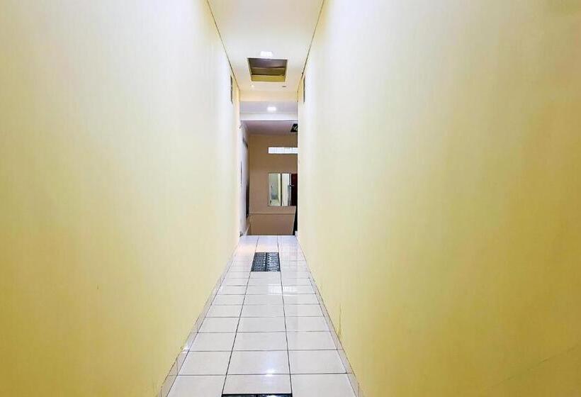 Отель Taisir Residence Near Palmerah Mitra Reddoorz