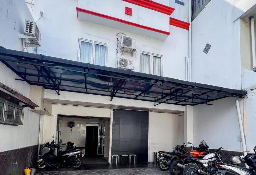 Отель Taisir Residence Near Palmerah Mitra Reddoorz