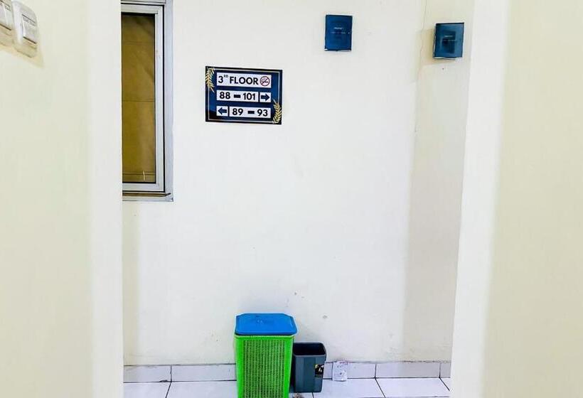 Отель Taisir Residence Near Palmerah Mitra Reddoorz