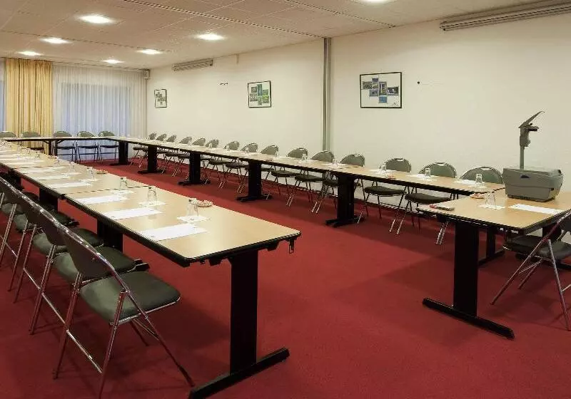 Отель Ibis Styles Pontivy Centre Bretagne