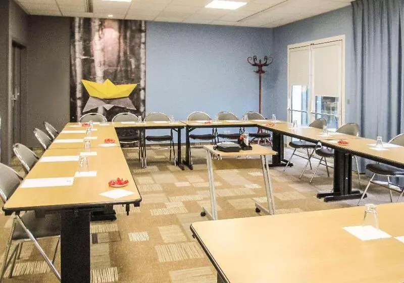 Отель Ibis Styles Pontivy Centre Bretagne