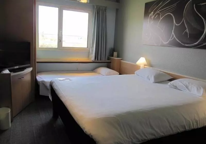Отель Ibis Styles Pontivy Centre Bretagne