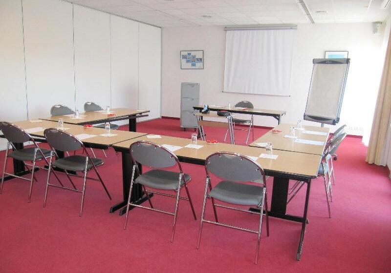 בית מלון כפרי Ibis Styles Pontivy Centre Bretagne