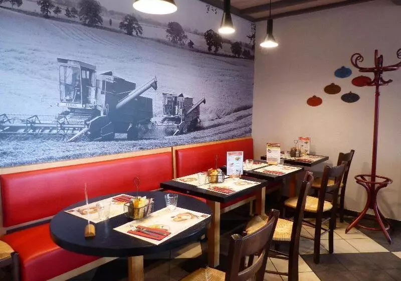 Отель Ibis Styles Pontivy Centre Bretagne