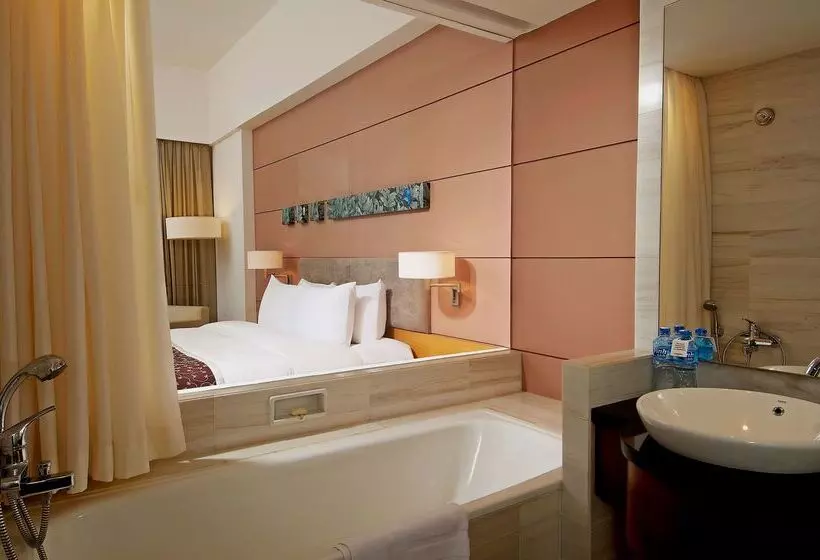 Отель Parkroyal Saigon