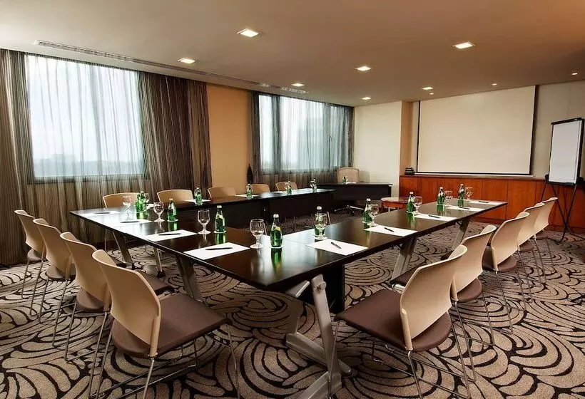 Отель Parkroyal Saigon