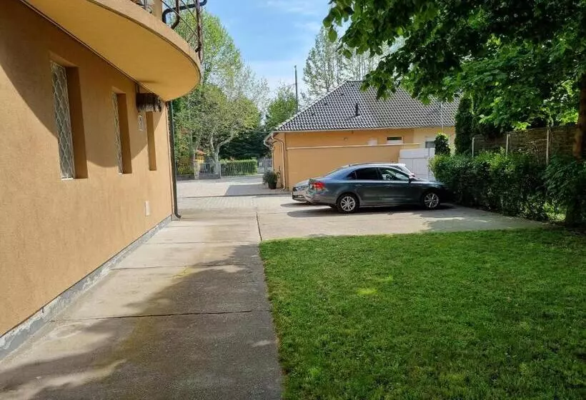 Majatalo ádám Apartmanház