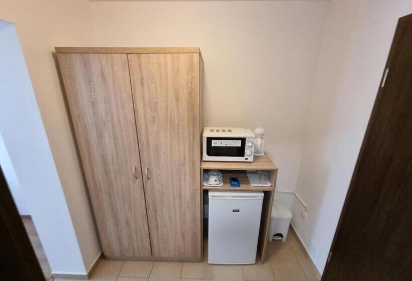 ペンション ádám Apartmanház
