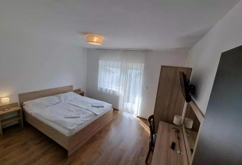 Majatalo ádám Apartmanház
