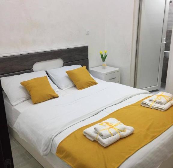 پانسیون Nana's House