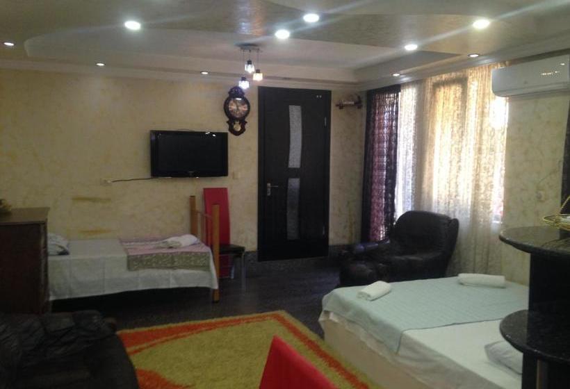 پانسیون Nana's House