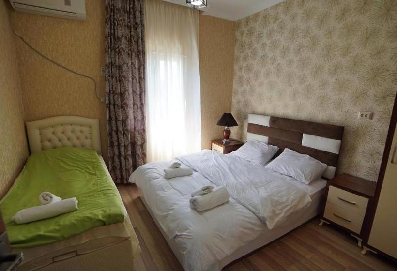 پانسیون Nana's House