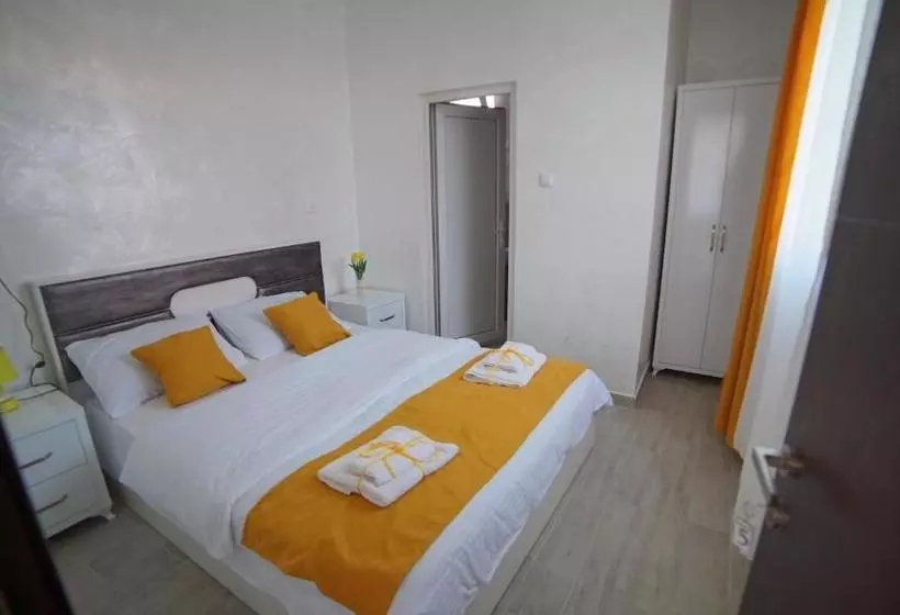 پانسیون Nana's House