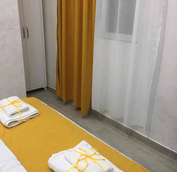 پانسیون Nana's House