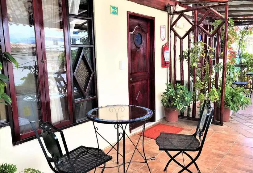 Casa Del Lago Lodging House