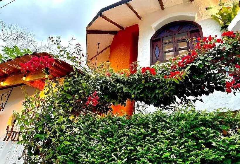 Casa Del Lago Lodging House