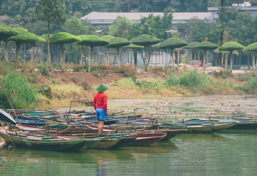 Hotel Thung Nham Resort