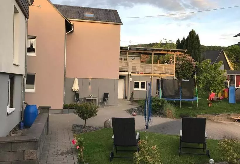 ホテル Wein  & Ferienhaus Jörg Weirich