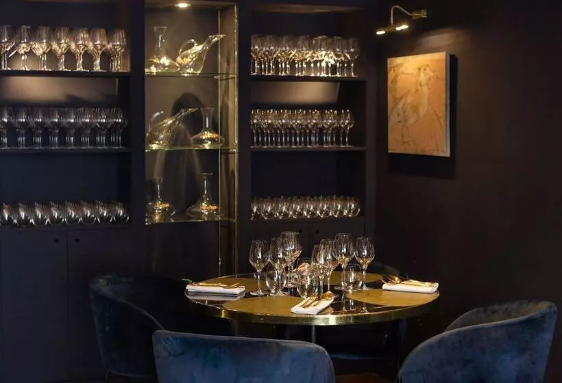 ホテル Hôtel   Restaurant Le Globe