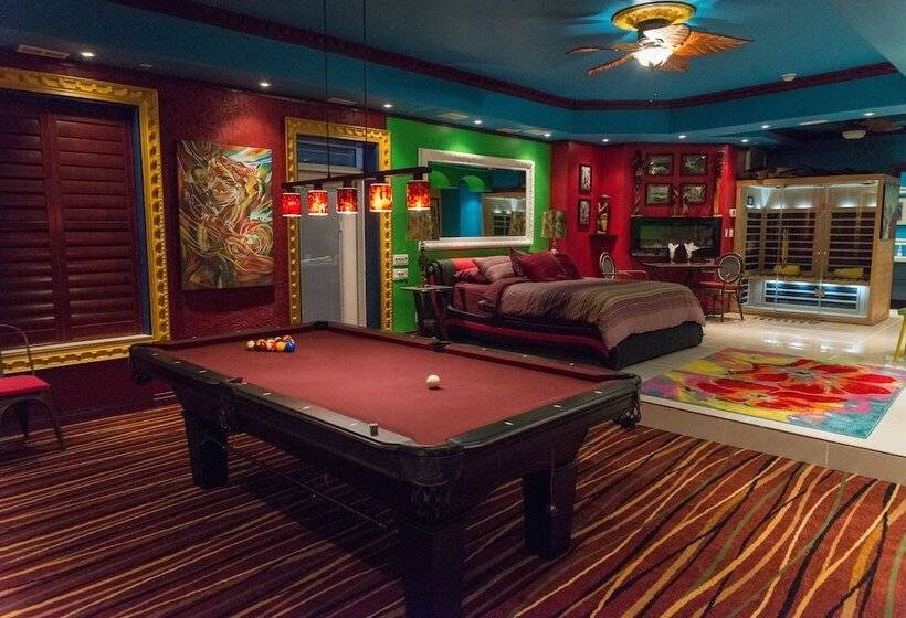 Mariaggi's Theme Suite Hotel & Spa