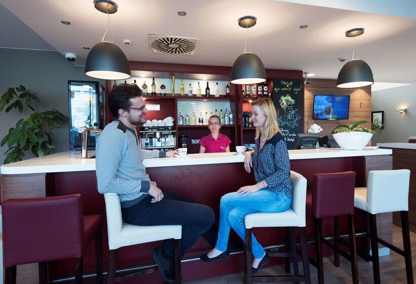 בית מלון כפרי Campanile Wroclaw   Stare Miasto