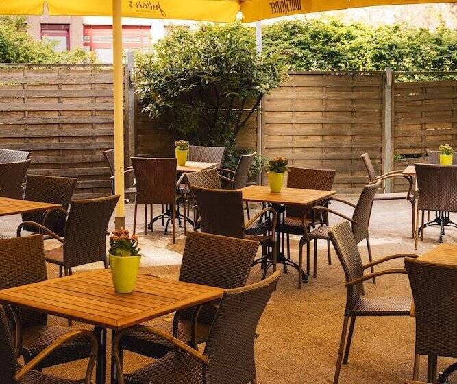 هتل Courtyard By Marriott Düsseldorf Seestern