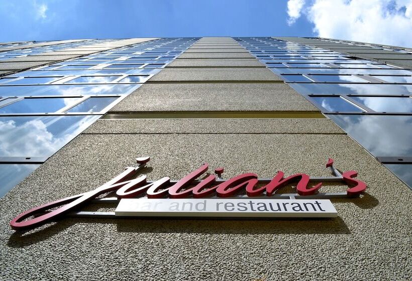 هتل Courtyard By Marriott Düsseldorf Seestern