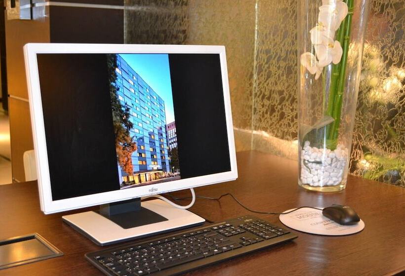 هتل Courtyard By Marriott Düsseldorf Seestern