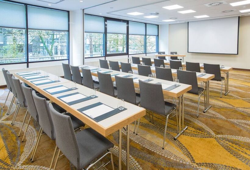 هتل Courtyard By Marriott Düsseldorf Seestern