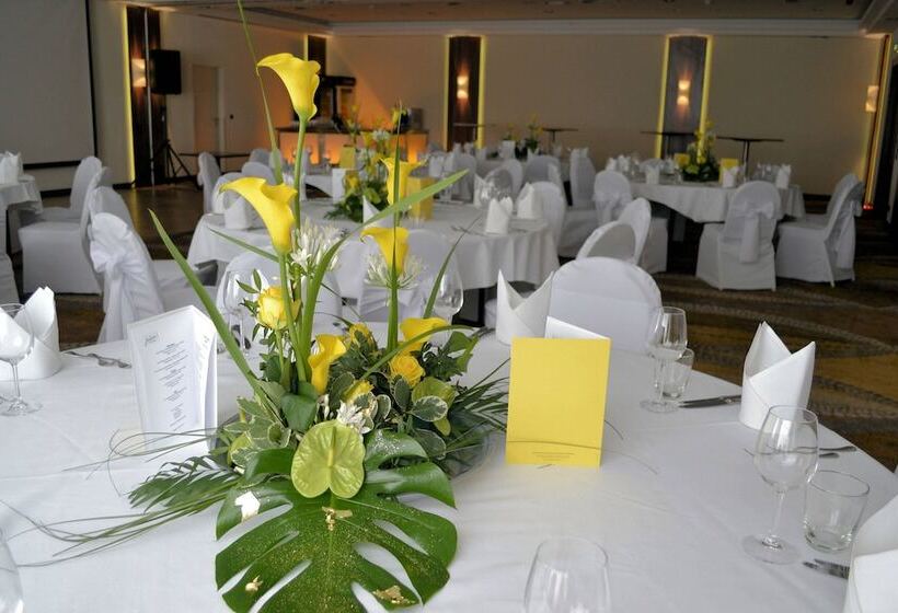 هتل Courtyard By Marriott Düsseldorf Seestern