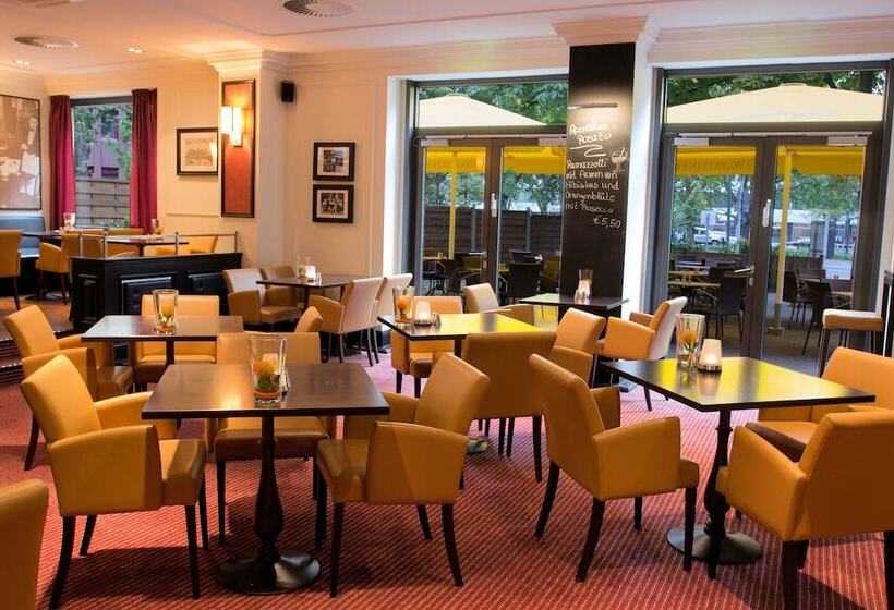 هتل Courtyard By Marriott Düsseldorf Seestern